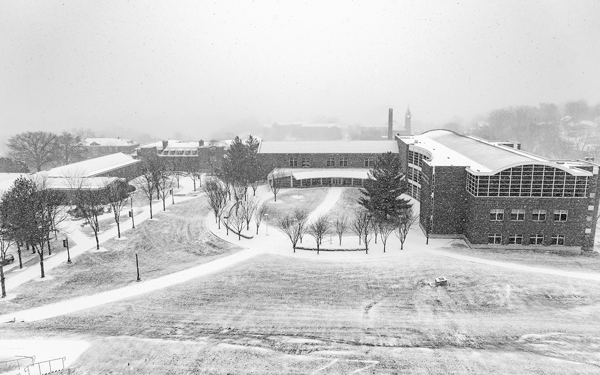 lorascollege's tweet photo. Obligatory first snow post ❄️ 🧣 ☃️ 🧤 ❄️

#LorasCollege #GoDuhawks https://t.co/mea6cBPP6B