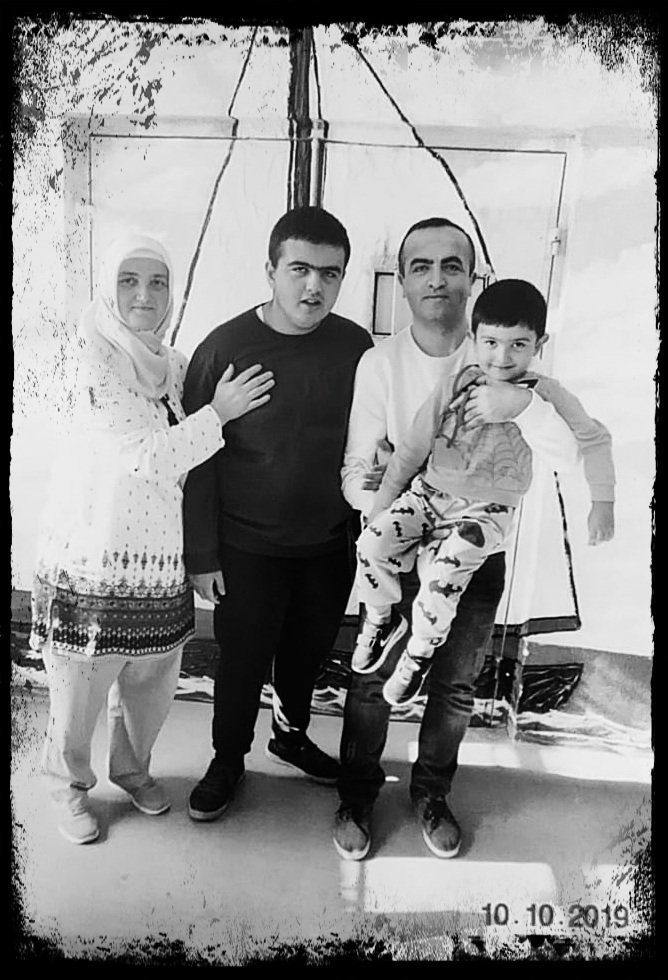 ADALETSİZ BİR DÜZENDE SAVRULAN BİR AİLE DAHA!

🔻Anne Hülya Durmuş, kanser hastası.
🔻Baba İbrahim Durmuş, 2 yıldır cezaevinde.
🔻16 yaşındaki Tarık, %98 engelli ve doğuştan otizmli.

HülyaDurmuşun ÇığlığınıDuyun