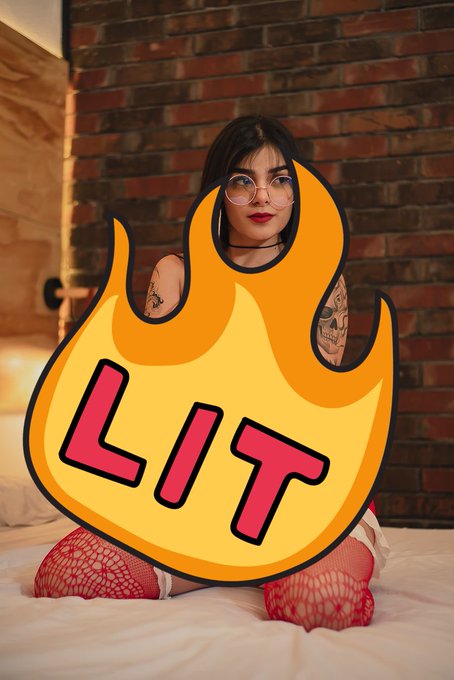 Buenos d&iacute;as 🤤   Acabo de dejarles dos fotitos del nuevo set navide&ntilde;o 🥵  🙈 https://t.co/Czc01qMnWh 🔞 https://t