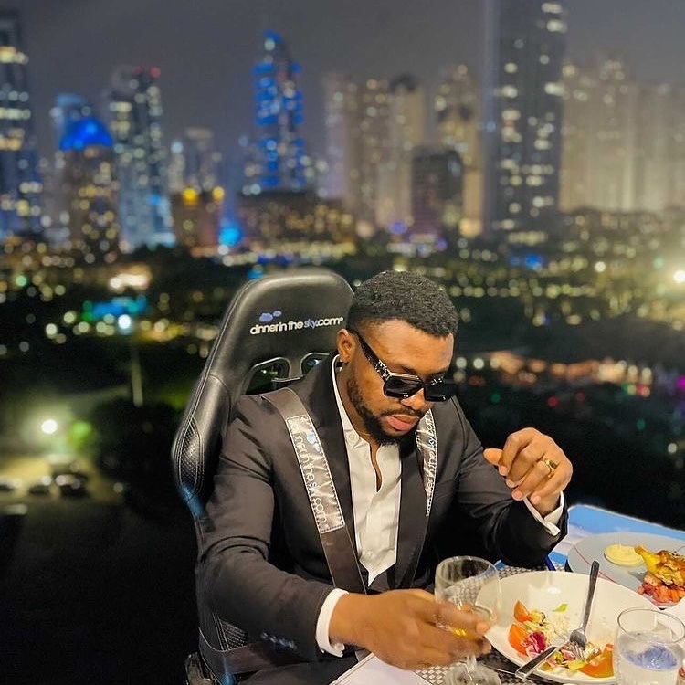 WrightGetaway's tweet photo. Dinner in the Sky UAE is one of the most unique dining experiences you can have 😍⁠ Located in Sky Dive Dubai, a table is suspended by a crane 50 meters while you enjoy the scenery and fine dining.⁠ Now this is how you create experiences 📸 @emightyrika 
⁠
#uniqueexperience https://t.co/OYLFXbdlbc