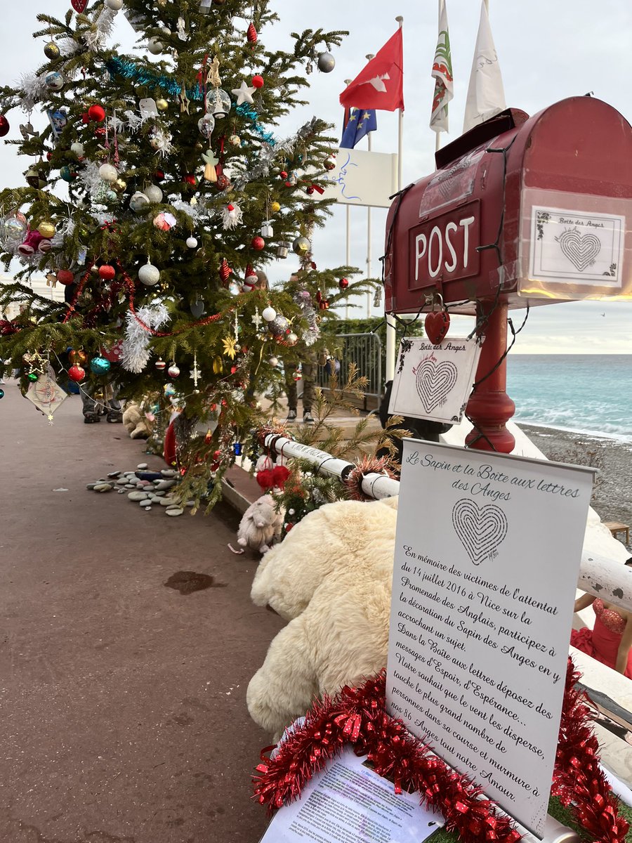 CJuri_Nice's tweet photo. Le bureau de la Clinique Juridique Nice Côte d’Azur rend hommage à nos 86 anges victimes de l’attentat du 14 juillet 2016.✨Nous avons déposé une lettre à la mémoire de nos 86 anges. Un message d’espoir et d’espérance. ❤️ https://t.co/NTqTQHWcS6