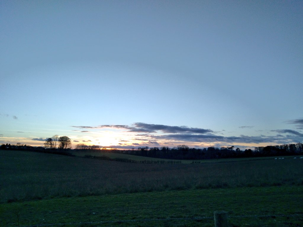 artcath's tweet photo. Topped up on vitamin D on a sunny but muddy walk around @HantsIWWildlife #BartonMeadows. Deer in the field & the hedgerows filled with Old Man's Beard looking like snow from a distance. The #sunset photo has shown up an arc in the sky. Anyone know what this is? #walking #sky https://t.co/HTSSKxCVut