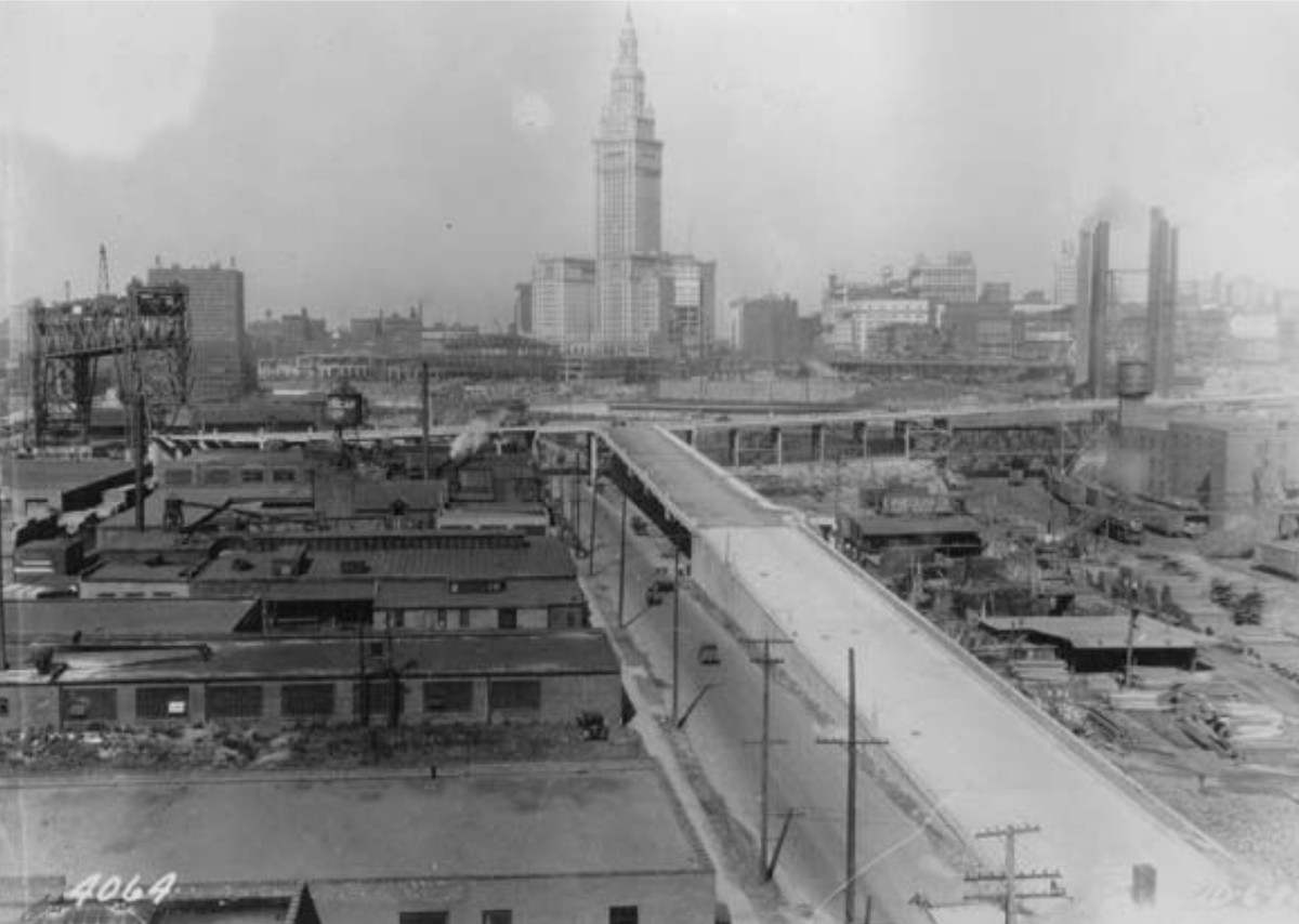 EncyCle_'s tweet photo. The Eagle Ave. viaduct in #Cleveland from the W. 3rd approach in 1928. Credit: @Cleve_Memory
#CleStartsHere #CWRU #thisicle #Cle #Ohio #Thiswascle https://t.co/hRjINcbcX6
