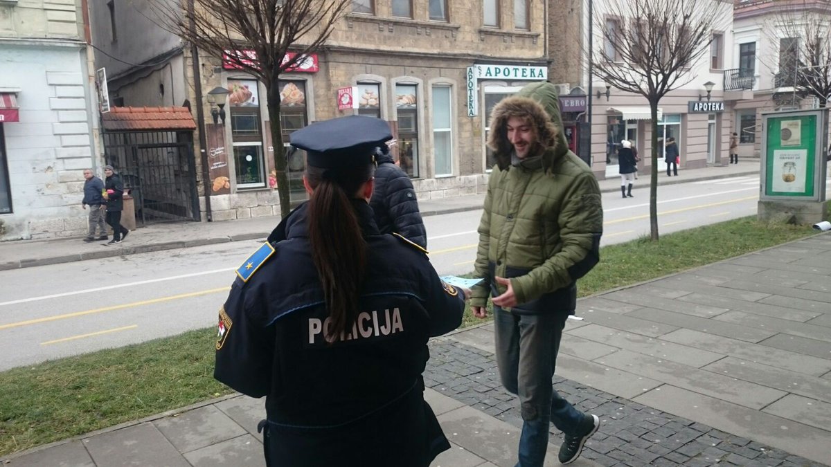 VedadPinjo's tweet photo. "Celebrate wisely, celebrate without weapons!" Great energy among the citizens of Middle-Bosnia Canton during the awareness-raising event in Travnik today! Kudos to MoI SBK for efforts and media coverage.  #SALW #Roadmap #ProjectPILLAR Appreciation to 🇩🇪🇬🇧🇸🇪🇫🇷🇳🇱🇳🇴 and 🇪🇺 https://t.co/VbWenG8iVV