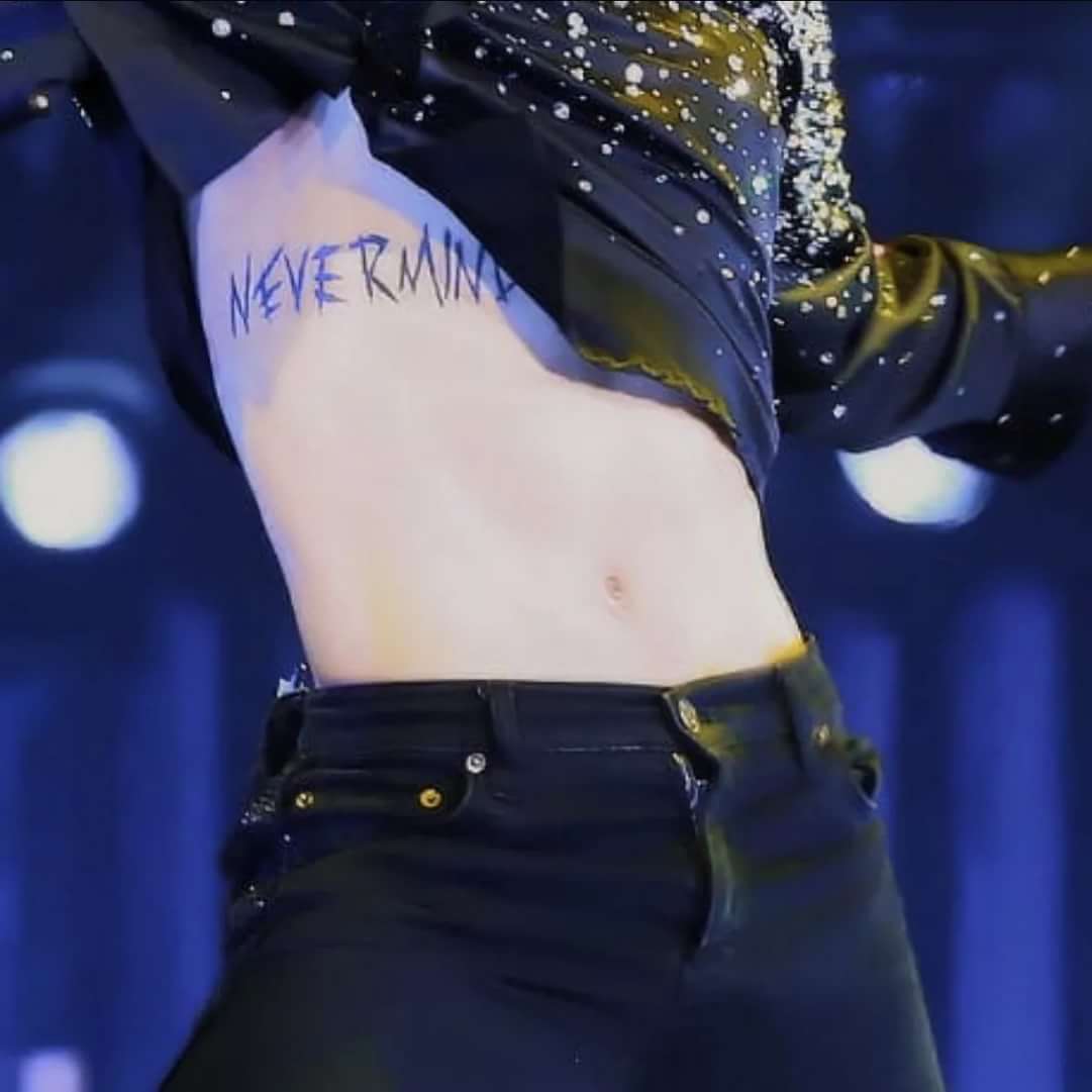 Jimin closer that this. Бтс таджики. Чимин тату young forever. Татуировки бтс чимин. Чимин и тэхен улыбаются.