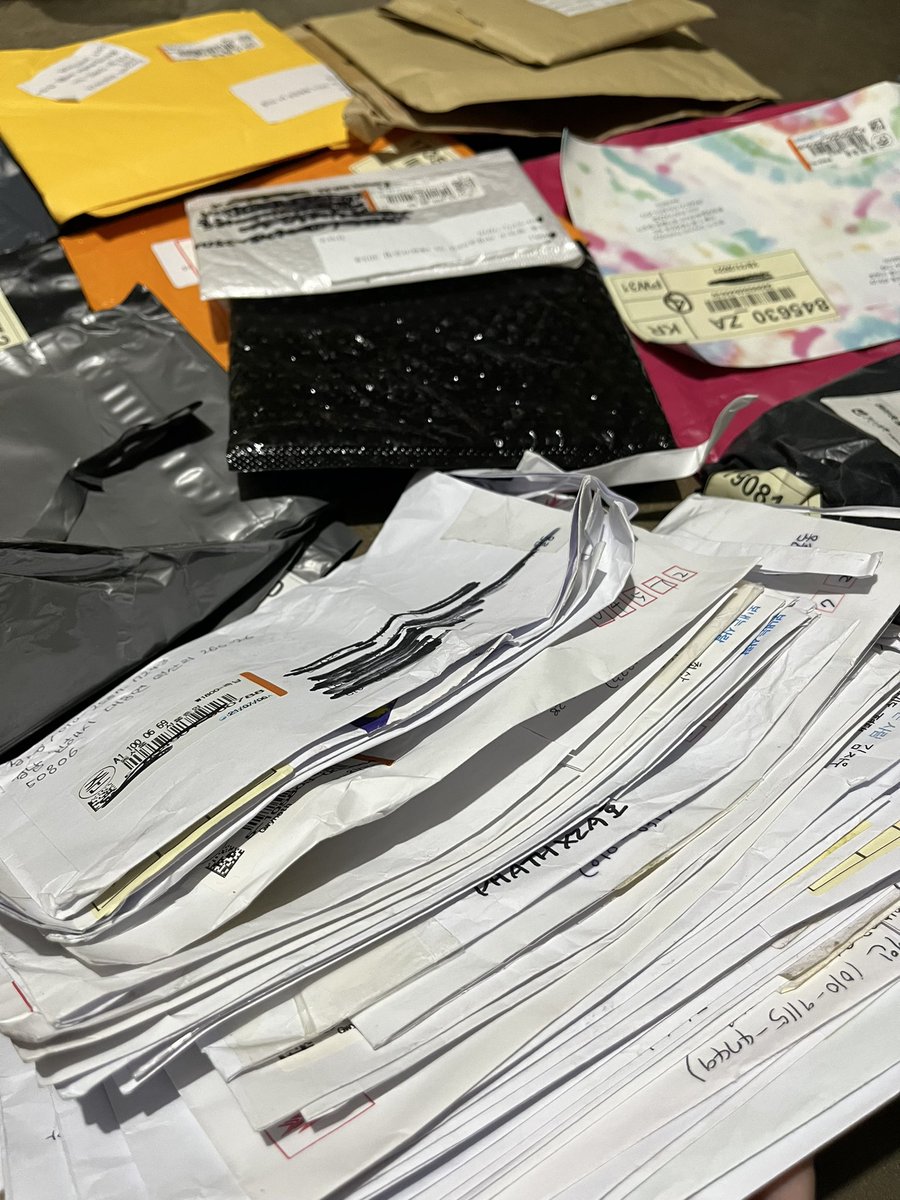 wonuzalez's tweet photo. kraaaazzzy yangdo mails !!

thank youuuuu so much for all of my feta to semi-feta boxes this year, @LOVELUCK_PH 🥰🤍

i believe, more budols pa sa susunod na taon aaaaa lahamz q kau ,,!

#llph_lovedback ❤️‍🔥 https://t.co/j3GOlEFu88