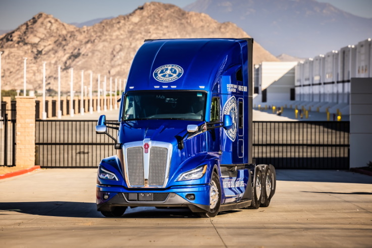 KenworthTruckCo's tweet photo. The “Everyday Heroes” Kenworth T680 Next Gen was auctioned at Ritchie Bros. in Perris, CA. The winning bid by Serg Kodryanu, CEO of Freestyle Transport, was $260,000 in support for Truckers Against Trafficking: https://t.co/FNmDaWMSyI
#Kenworth #T680NextGen #TheDriversTruck https://t.co/qTC3nVczig