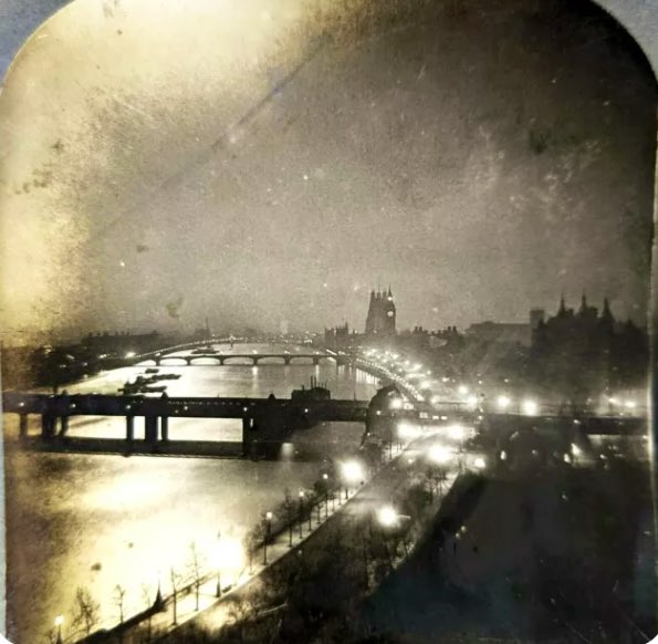 OldLondonW14's tweet image. “London was beginning to illuminate herself against the night. Electric lights sizzled and jagged in the main thoroughfares, gas-lamps in the side streets glimmered a canary gold or green.” (EM Forster, Howards End)
Embankment, 1902.