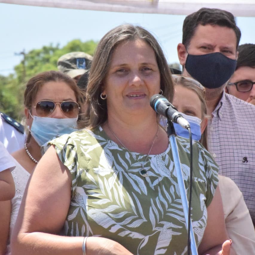 VirasoroMuni's tweet photo. #INVICO entregó #viviendas en Virasoro, 50 familias ya tienen #hogarpropio
Esta mañana 50 familias Virasoreñas recibieron sus viviendas. El acto de las entregas de las llaves a los nuevos propietarios fue presidido por el Gobernador de Corrientes, Gustavo Valdés. https://t.co/CBouWVFvuk
