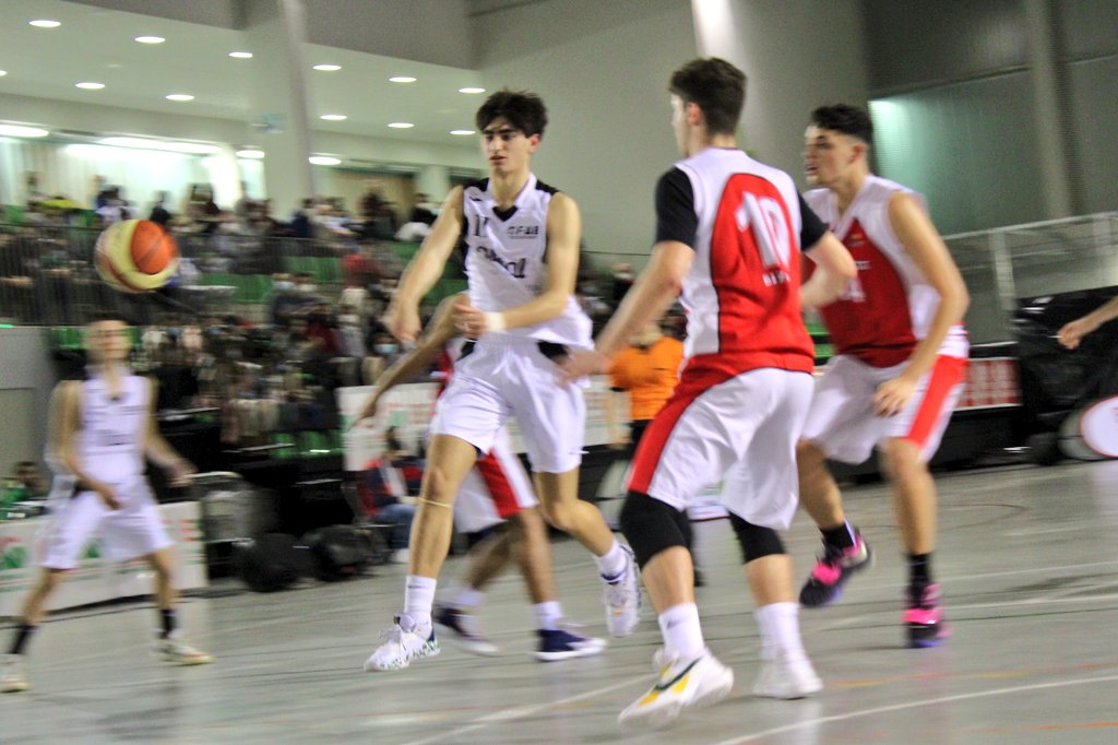 Basketbasko's tweet photo. #EUSKNAF21 #juniorbalmaseda #mutilak
🏆 FINALA
@BizkaiaBasket 72
@basketaraba 29
⏳ Hirugarren laurdenaren amaiera.
@CB_Balmaseda https://t.co/FQu72Q91qz