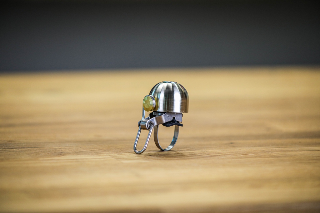 The one bell to rule them. Spurcycle bells create a powerful, enduring sound. Giving notice well in advance with a loud, convincing tone. Click the link below to get yours: planetcyclery.com/spurcycle-orig… #pedaltheplanet #spurcycle #cycling #mtb #livetomtb