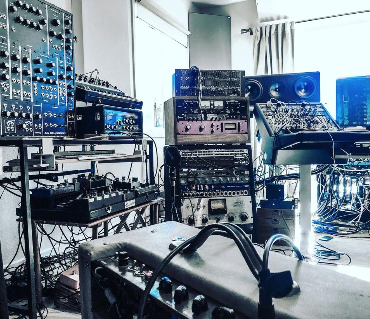 exmachinasound's tweet photo. ๐ธ๐ฅ๐ฃ๏ธ: IMRSV Sound
Tools of our trade. We make cool sounds! Come play with us :)
#filmscore #composerlife #synthesizers #moog #exmachinasound #moogmodel10 #deckardsdream #modularsynth #spaceecho https://t.co/fP0OPsEmc0