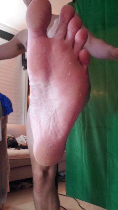 Every inch of me foot needs to be cleaned with your pathetic slave toung
?
https://t.co/b2xCFaIuMY
?