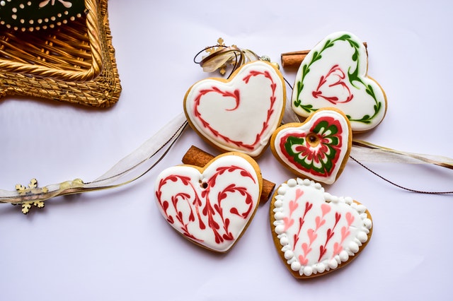 Christmas cookies and happy hearts, this is how the holiday starts! 
Start your holiday by setting up your Easy Treezy Christmas Tree! #easytreezy #easysetupchristmastree
 zcu.io/3h5G