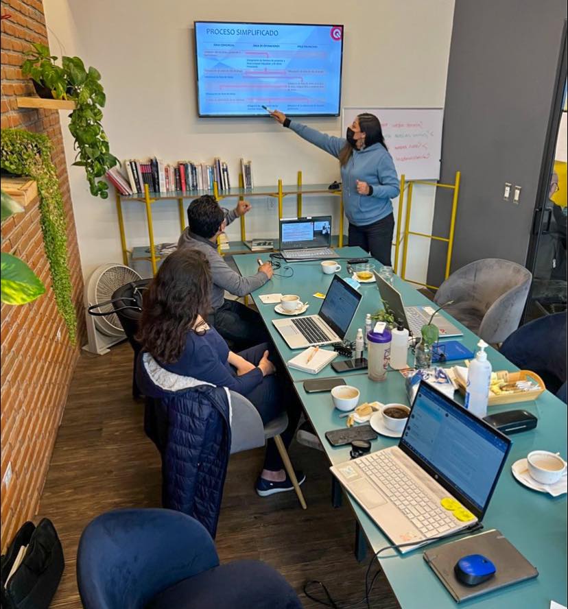 chezvousCDMX's tweet photo. ¿Tienes planeada una sesión de Kick Off 2022 agradable pero productiva? ¡Tenemos el espacio perfecto por hora o por día con todo incluido!
✨ Bebidas y snacks ilimitados
👩🏻‍💻 Salas de juntas, phonebooth, súper wifi, impresora, scanner, pet friendly
🦈 Ganadores de #SharkTankMX https://t.co/qdTEueNqnh