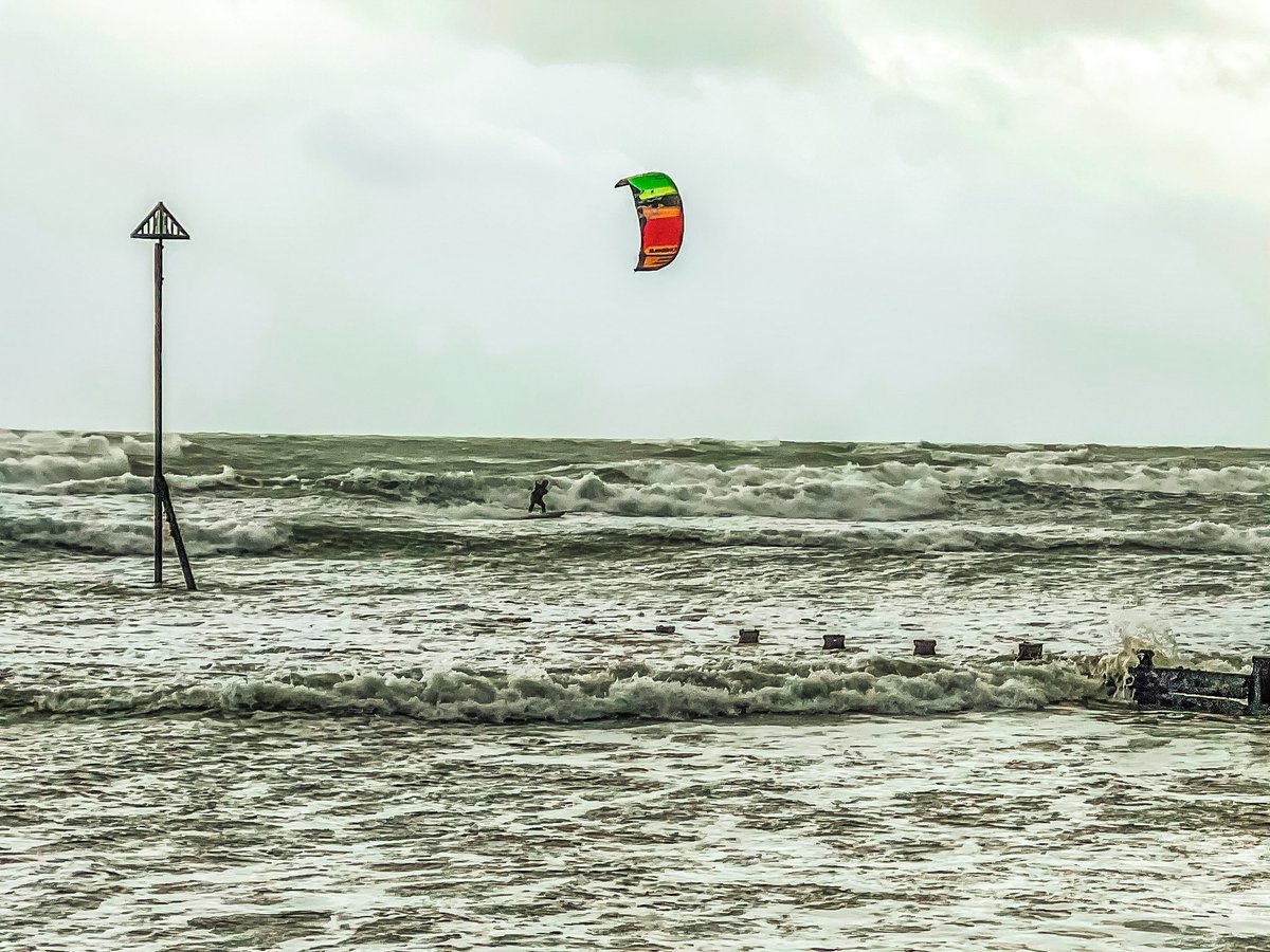 eventintuition's tweet photo. Wild out there today. Very jealous of the guys Kite Surfing off East Wittering this afternoon. Boy it looked like fun 💨🌊 
#kitesurfing #eastwittering #bigsea #goodwind #coastliving #outdoorlife https://t.co/RLhCPoEHKi