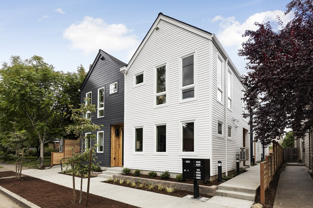 Cobylefko's tweet image. Simple, but really well done, contemporary missing middle housing on a Single Family lot.

From the street, few would know the site holds 6 homes-and lovely ones at that. I&apos;d think Gentle Density like this would be widely embraced

Designed by Polyphon &amp;amp; built by Ethan Beck Homes
