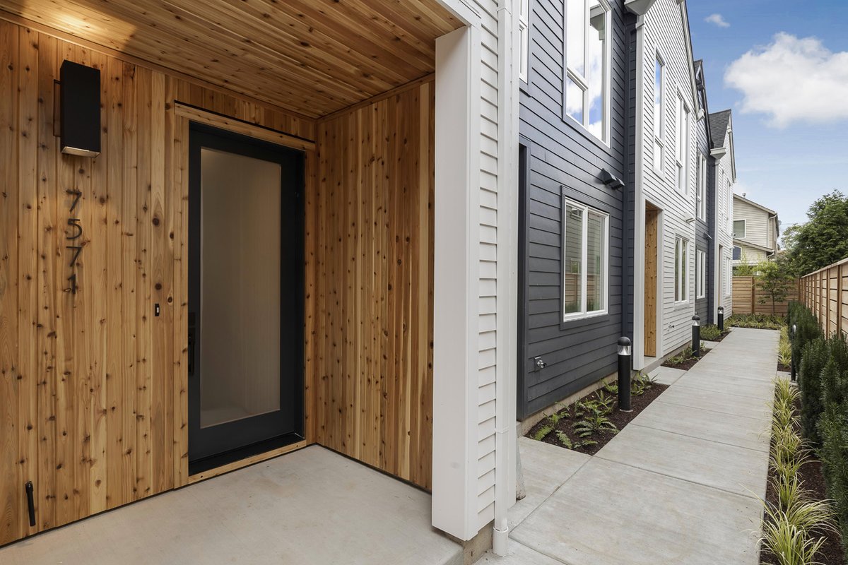 Cobylefko's tweet image. Simple, but really well done, contemporary missing middle housing on a Single Family lot.

From the street, few would know the site holds 6 homes-and lovely ones at that. I&apos;d think Gentle Density like this would be widely embraced

Designed by Polyphon &amp;amp; built by Ethan Beck Homes