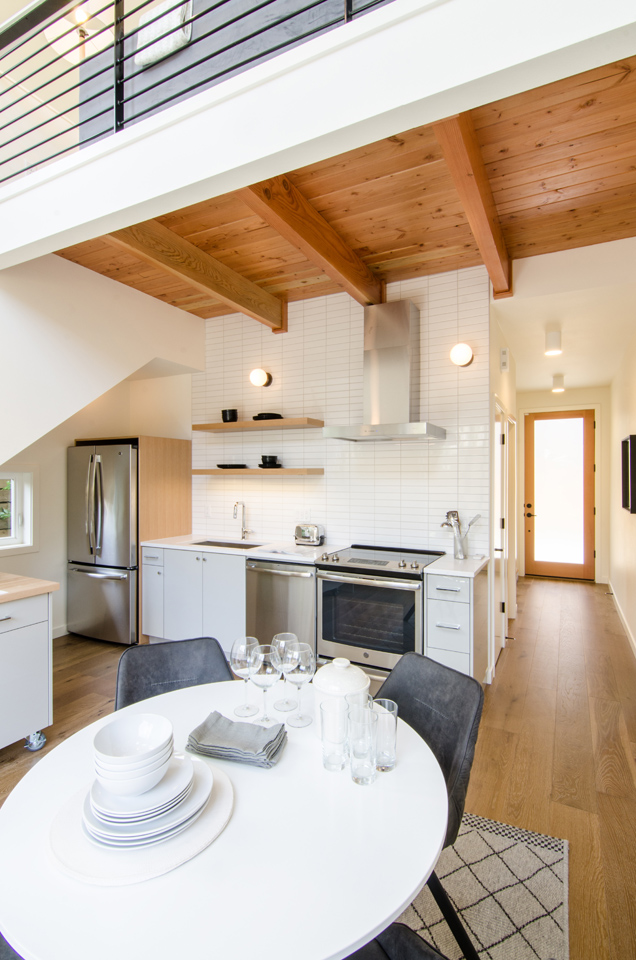 Cobylefko's tweet image. Simple, but really well done, contemporary missing middle housing on a Single Family lot.

From the street, few would know the site holds 6 homes-and lovely ones at that. I&apos;d think Gentle Density like this would be widely embraced

Designed by Polyphon &amp;amp; built by Ethan Beck Homes