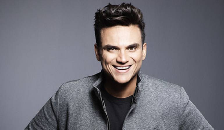 #DeRumbaYNoMeDerrumbo

 Definamos ésto de una vez por todas. 

🔃 Diomedes Díaz                               
❤️ Silvestre Dangond