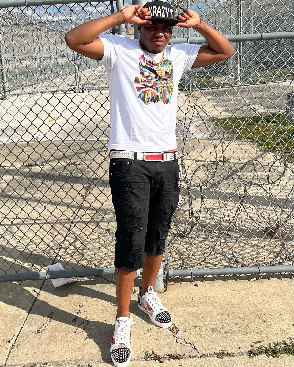 KrazyT___'s tweet photo. Chasing after Ms tryna get my niggas from prison https://t.co/BK76fF9wHa
