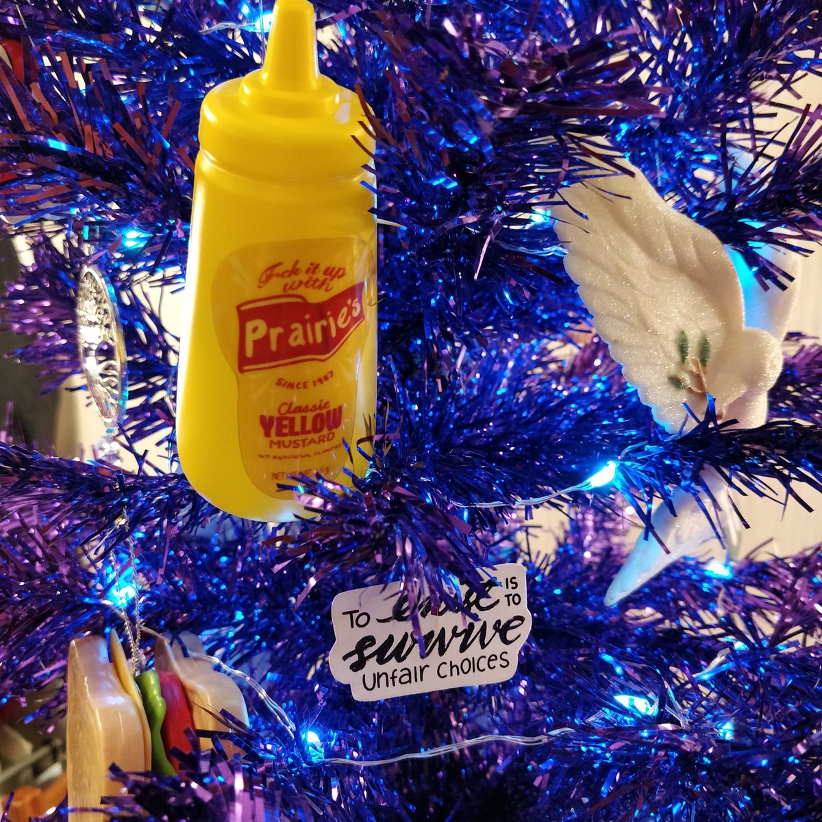 piecesofkandi's tweet photo. (1 of 6) Haven't been on Twitter much recently...is the #OAtribe still here??? Thought I'd share my OA themed Xmas tree I did over the holidays! πππ»π½π₯¨ππ·ππππ₯ͺπ πΈπΌπΌ (cont'd below) #TheOA #OAchristmas #OAthemedtree #BelieveInOA #SaveTheOA #TheOAisReal #YCFM https://t.co/7jRRVqWhJH