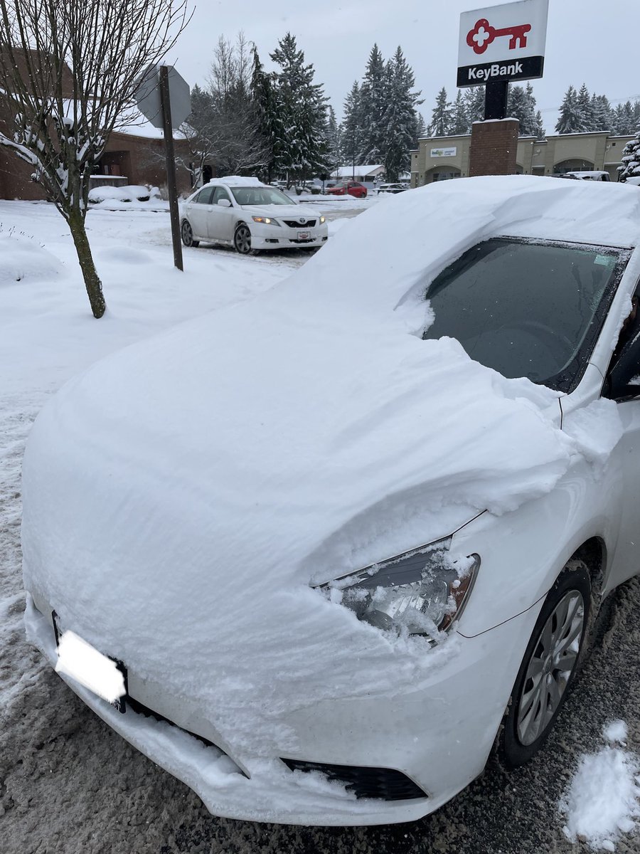 wspd1pio's tweet image. This car was stopped today by Trooper Evan Sowards 👇

Please make sure to clean off your cars before driving 👍 Drivers behind you will appreciate it! 

It will also keep you and others around you safe as you can see your surroundings 👀 

Please #staysafe