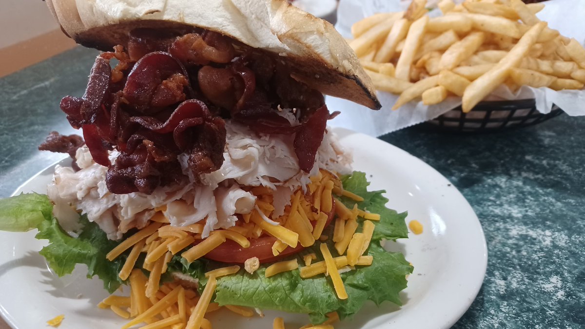 Robot__Turkey's tweet photo. Could you eat this Turkey Club in one sitting from Tonys Restaurant in Birch Run, Michigan?
#TonysI75 #GotBacon #Michigan #PureMichigan #Frankenmuth https://t.co/DE9mfOE4IM