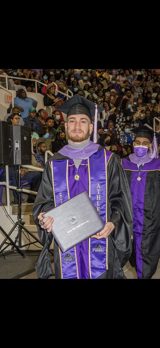 sunnemason's tweet photo. You could call me an expert the way I Mastered my Degree 🎓📐 https://t.co/JRST6Hx1g8