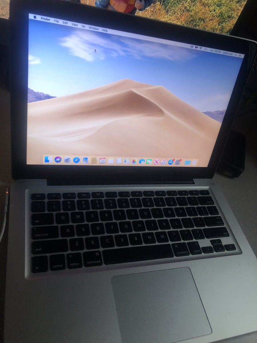 darkskinn_nunu's tweet photo. It’s littt thanks to my older brother ❤️❤️❤️❤️💻 #macboo @lifeasisiah https://t.co/V0xHbCcBEI