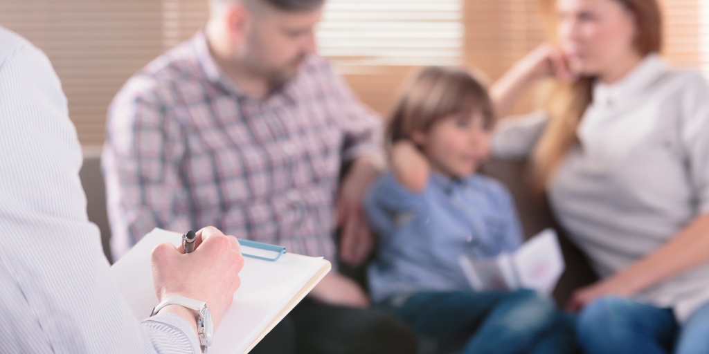 семейная психология. социальный работник с детьми. дети с родителями. консультирование семьи. психолог приемные семьи.