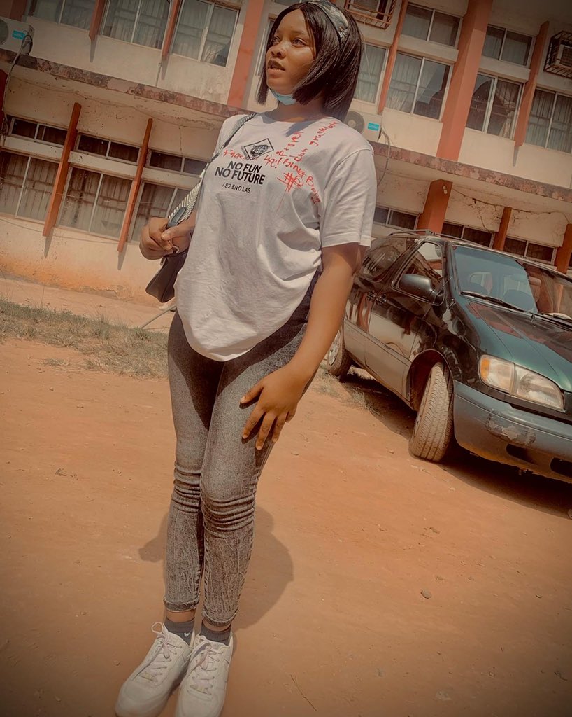 Flaw_renx's tweet photo. Successfully signed out ..so now I’m like all smart and stuff 🥴 Gotta add “college graduate” to my dating profile 🙈🙊. Peace out , I guess ? 💃 #Unizik #viral #trend #finallyout #iwontreturn https://t.co/NbaBm8kmYH