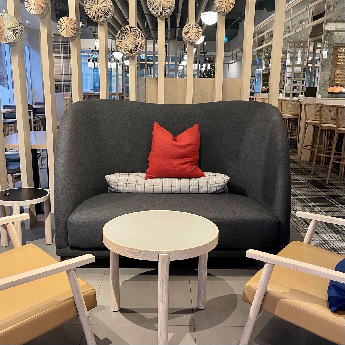 Treat yourself to dinner at Prova! Enjoy one of our specialty cocktails and artisanal pizza! 🍸