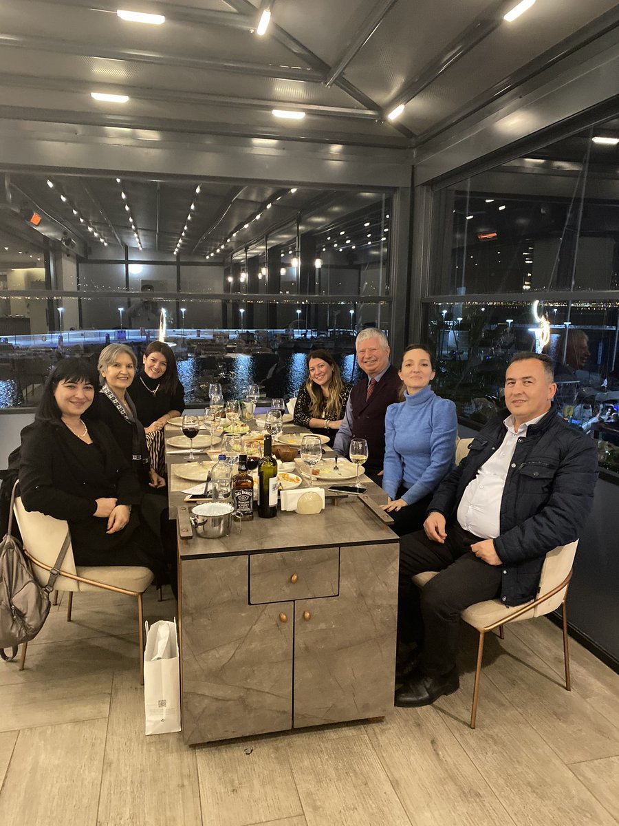 CHP’li İzmir Büyükşehir Belediye Başkan Yardımcısı “Mustafa Özuslu” belediyeye ait marina da yeni yıl partisi düzenliyor. 

Partisinin Lideri de çıkıp açlık ve sefalet edebiyatı yapıyor. 

CHP’nin burjuva takımını görüyorsunuz değil mi ? 

<a href="/kilicdarogluk/">Kemal Kılıçdaroğlu</a> <a href="/tuncsoyer/">Tunç Soyer</a> <a href="/avdenizyucel/">Av. Deniz Yücel</a>