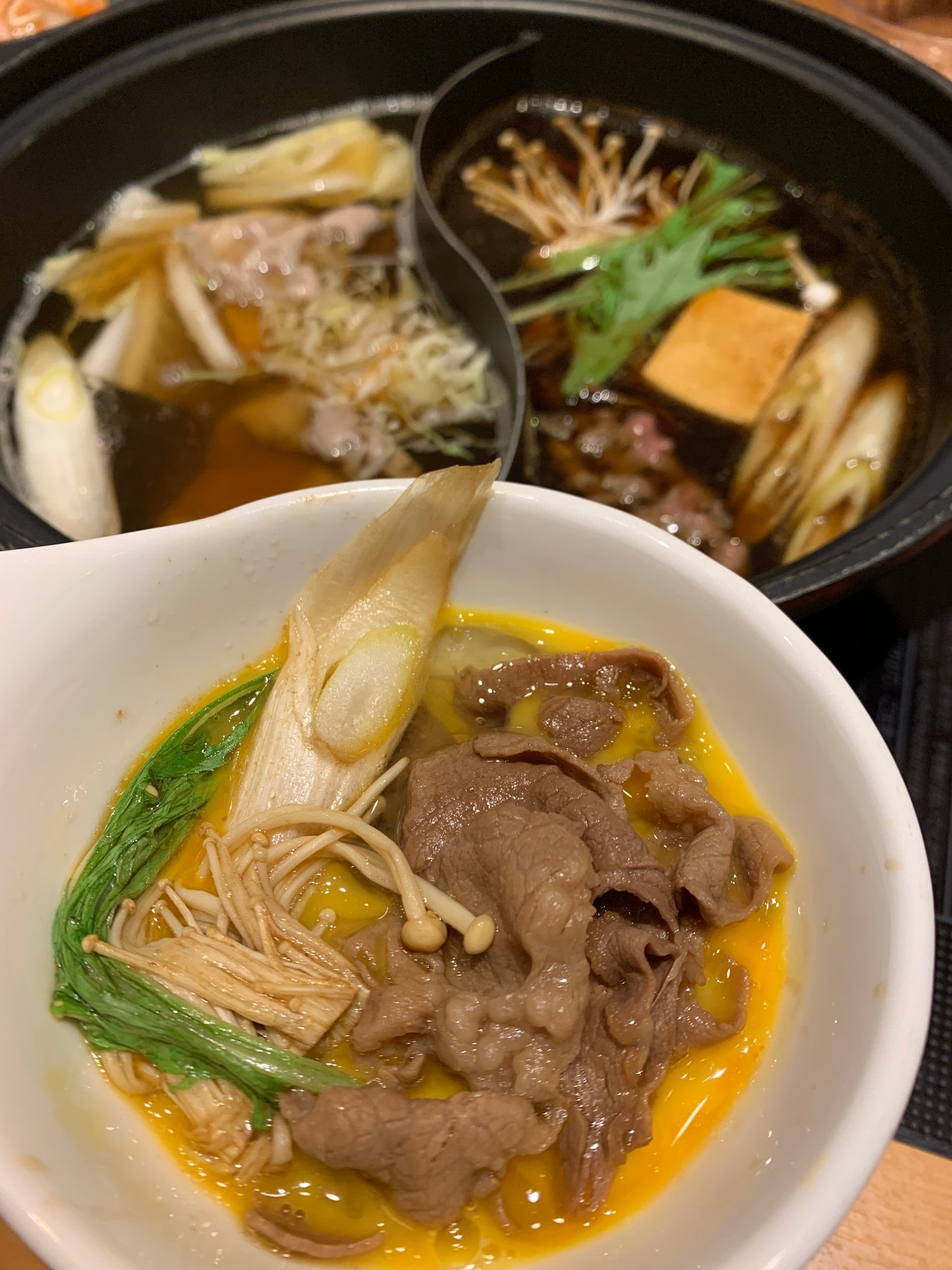和食さと 公式 Twitterissa 今年最後の 肉の日 ですよ 寒い日に食べるお肉と言えば しゃぶしゃぶ でしょ O だしは2種類選べるので 1種類は 月見すきしゃぶだし を選べば しゃぶしゃぶとすき焼きのいいトコどり T Co Uzkv0uxect