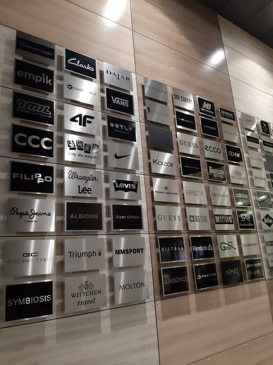 eugeneefimovall's tweet photo. Таблички названий магазинов в торговом центре могут выглядеть красиво! https://t.co/U0UunLZcVU