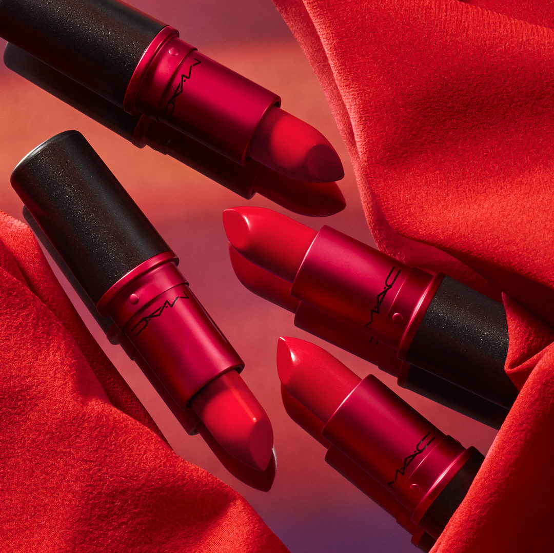 MACcosmetics's tweet photo. 26 years of giving a GLAM. Since 1994, #MACVIVAGLAM has raised more than $500,000,000 to support healthy futures and equal rights for all. Learn more about our commitment at the link in bio. https://t.co/mqQHKnMTUK https://t.co/7m86UntD4C