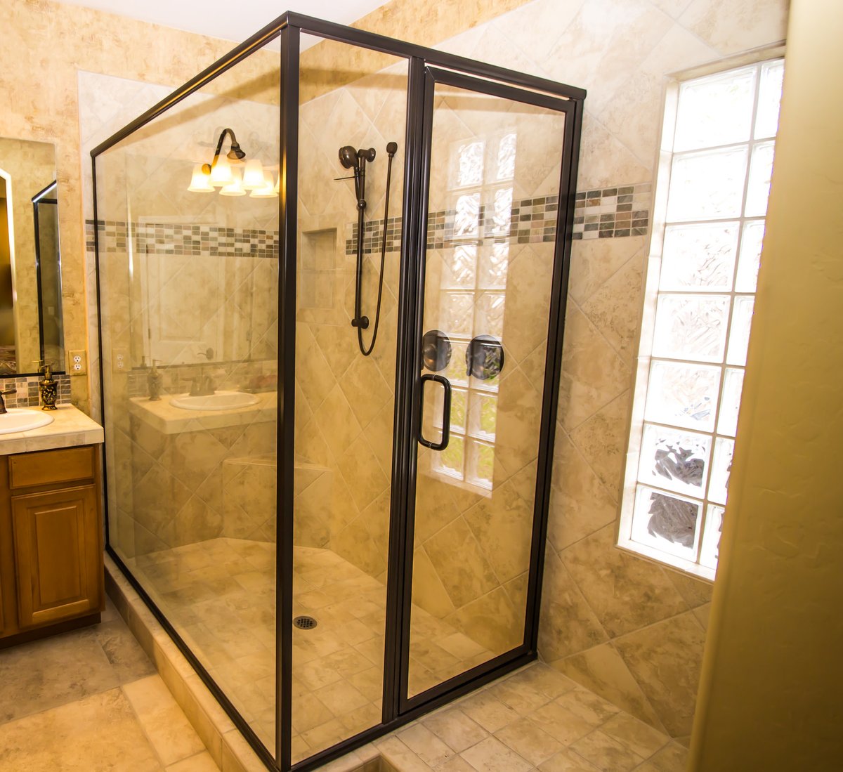 #MaccsGlass provides our clients with comprehensive #shower door services including installation, repair, and replacement. Contact us today to set up a free estimate and see what we can do for you. (904) 259-6070
