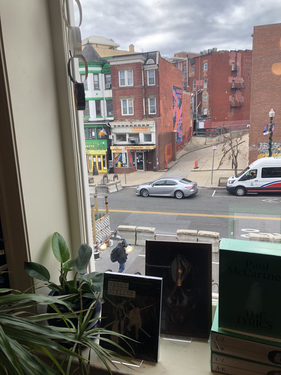 Mariosa_Com's tweet photo. Today: tour of independent bookstores in Adams Morgan and 14th street. Lovely. #offtopics #bibliophile #DCBookstores https://t.co/6aTYfc44ag