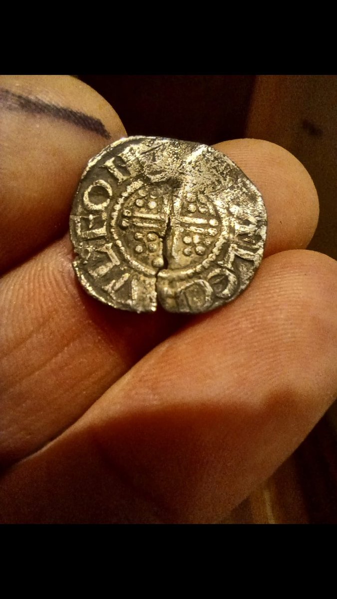 Hello everyone can anyone help with an ID on this short cross hammered penny many thanks in advance 👍🏻