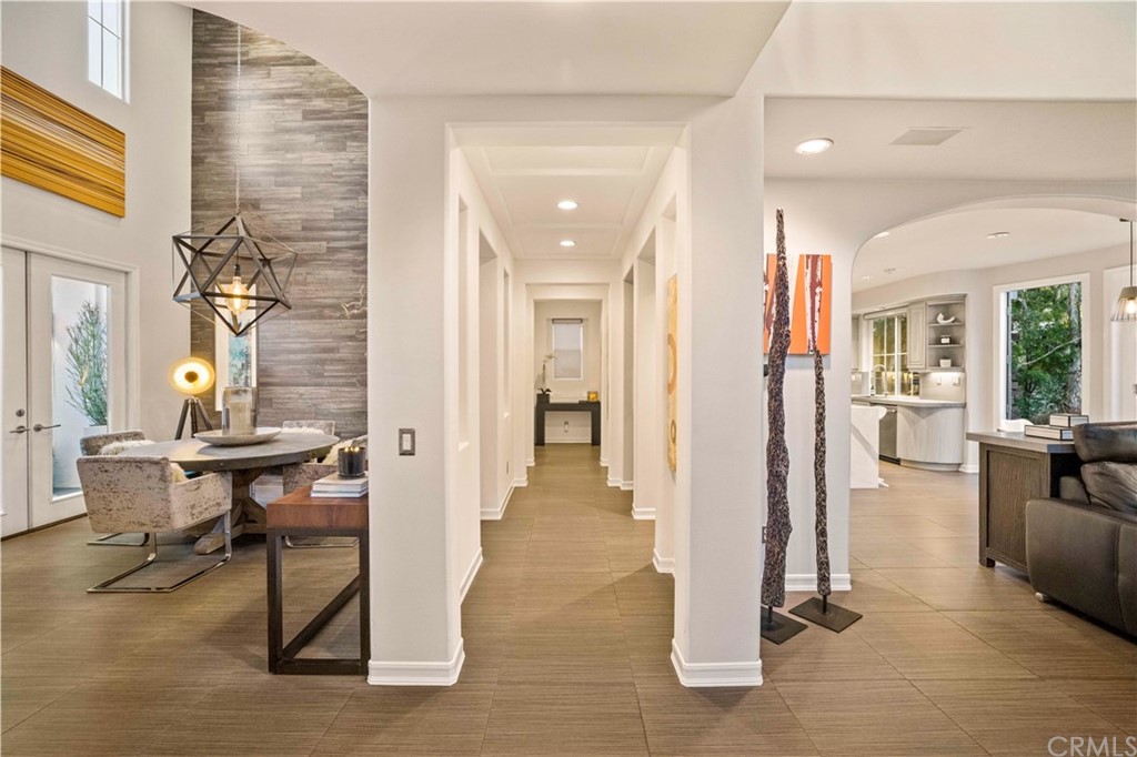 BuyCoronado's tweet photo. Another beautiful #compasscatch 😍 Completely remodeled, soft contemporary residence situated behind the gates of the highly desired Peninsula community in Seacliff. 

6577 Ashbury Circle
Huntington Beach, CA
3 Bed | 3.5 Bath | $2,395,000 | Garrett Weston

#agentsofcompass https://t.co/GksSITUyLa