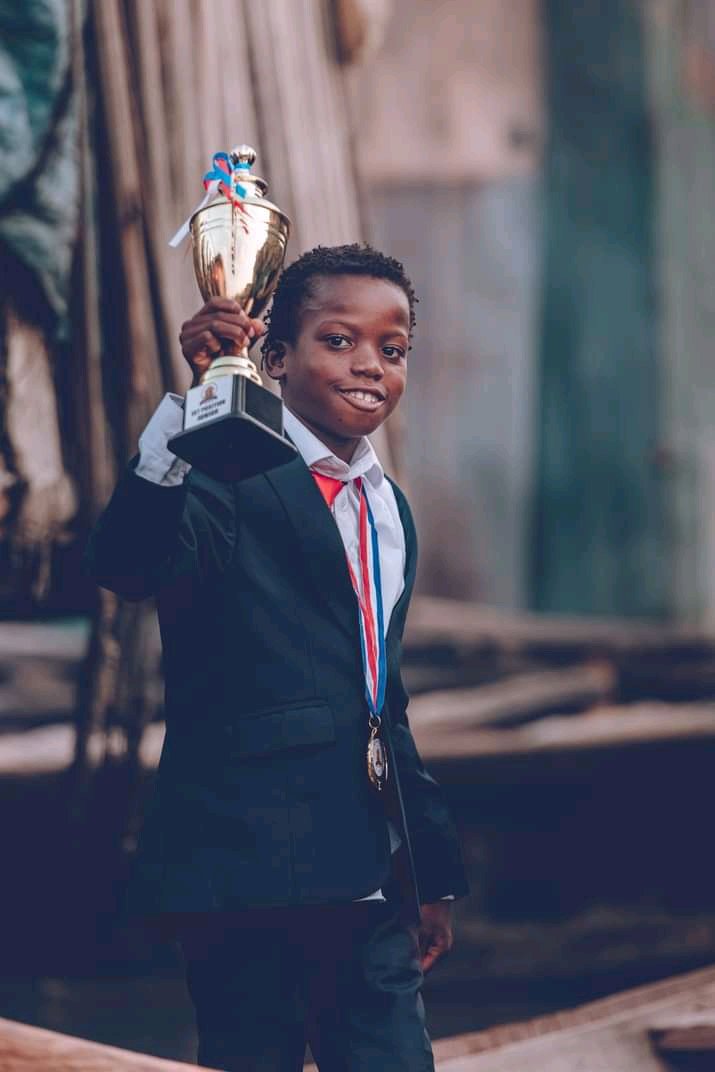 _StephenIfeanyi's tweet photo. A teenage boy from the slums of Isale Odo in Ikorodu yesterday, is a 27year old man doing his best with his team to take as many children as they can, out of slums communities in Nigeria, today.

Ladies and gentlemen... Tunde Onakoya  👑 https://t.co/Ttsacc1XRL