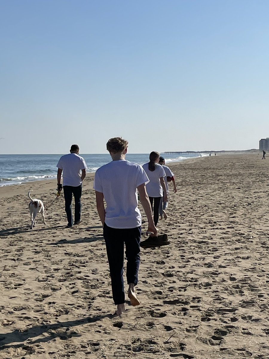 JenGHitch's tweet photo. We went barefoot on our #WinterWolves 5k! @Justice_Sports @michaelhitch11 @CoachForshay @justicehswolves https://t.co/wSDjpfuqS5