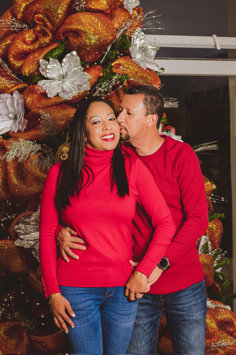 LissiCano's tweet photo. Bendita sea la fecha que une al mundo en una hermosa conspiración de amor..
#Navidad
#NuestraPrimeraSesionNavideña
#ValeriasFirstXmas
#LosAragonMatute
#ConLasAbuas
#MisComadres
#BabyV #BabyV2
📸 Pao Pao Studio https://t.co/nMgf9ci5er
