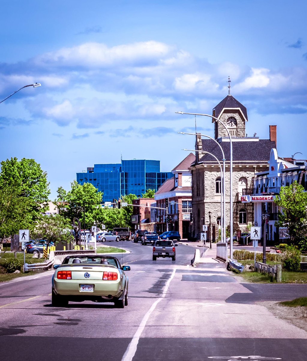 AndreLebel18's tweet photo. Centre-ville de Bathurst a l’été 2021. Les journées rallongent. Le retour du beau temps dans quelques mois. #bathurstnb #centreville @CityofBathurst https://t.co/ly77Txmhyx