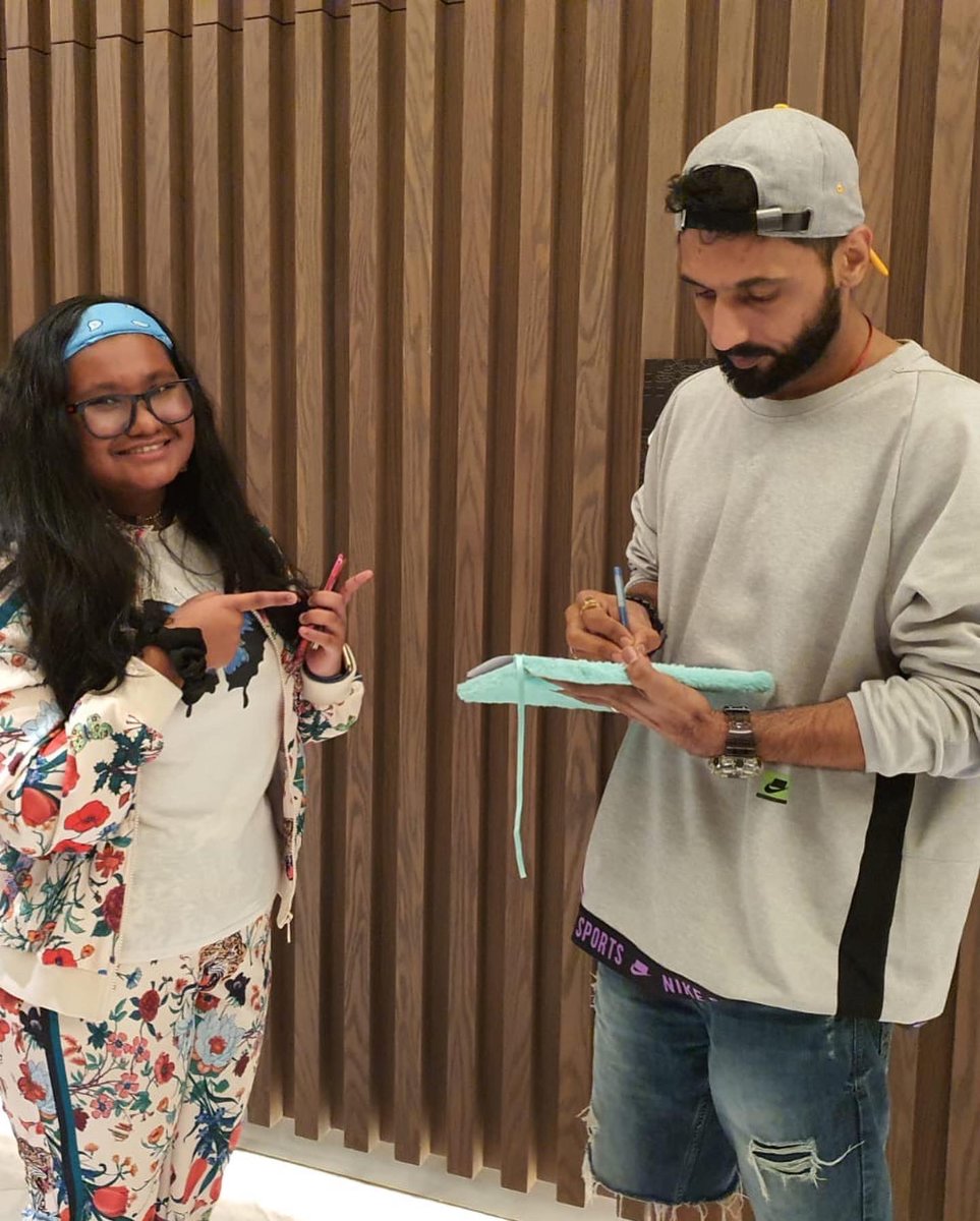 beingagrata's tweet photo. Met the amazing dancer and choreographer Punit J Pathak @punitjpathak 🤩 Thank you sir for your motivational autograph ✍️ 

@Fatima_Martin @JayarajVenetia @rianne_selwyn @drspentests_ @DIY_a_designz @AnanyaM2021 @DishaRa80565000 @dhyey31858728 @AlainaManoj https://t.co/4e55yecyen