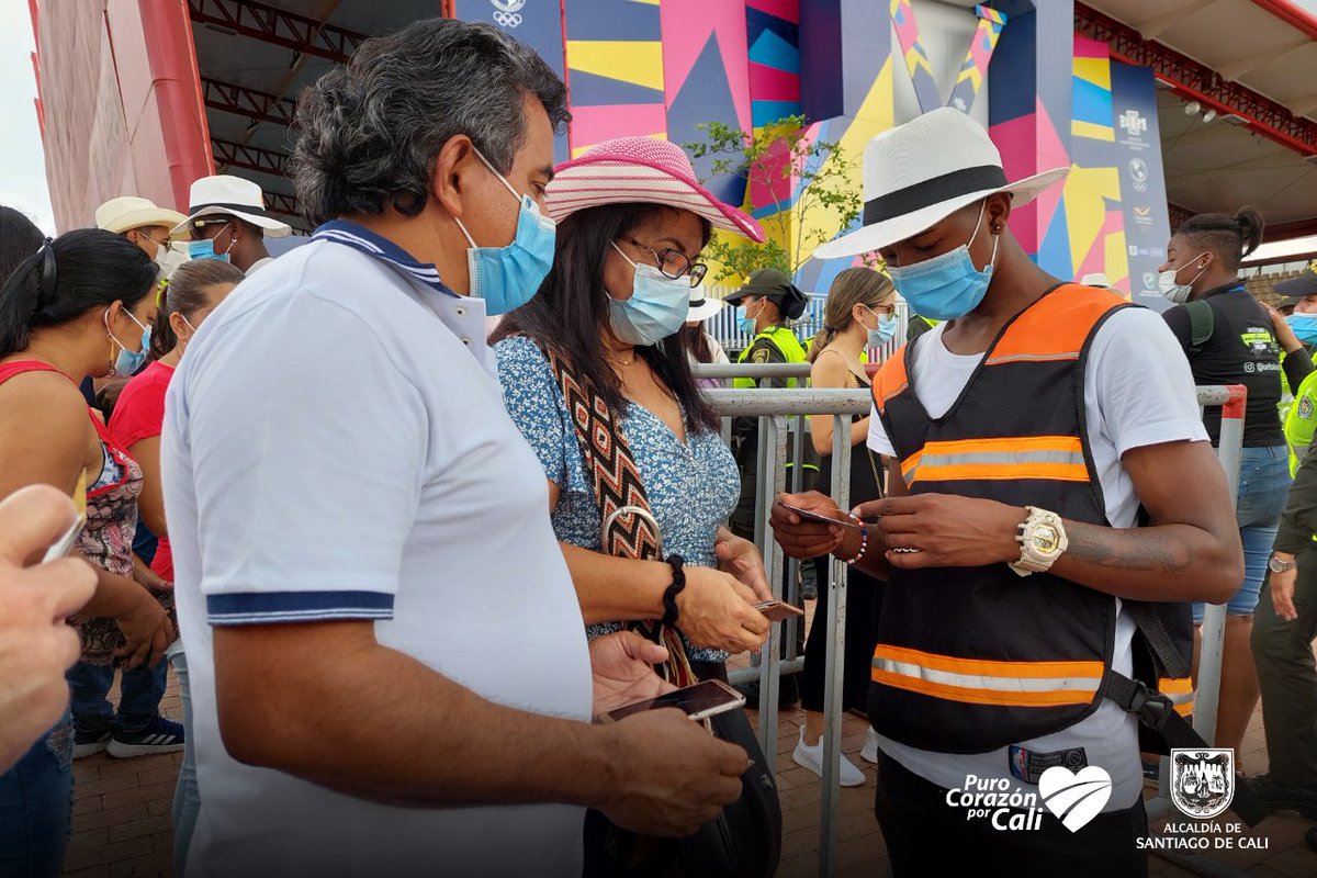 AlcaldiaDeCali's tweet photo. ¡Así es! 👏🏾

Con carné en mano la caleñidad ingresa al desfile de Cali Viejo para vivir esa #AlegriaQueInspira.

#FeriaDeCali2021
#TeQueremosCali 💙❤️💚 https://t.co/SWKEk93Klw