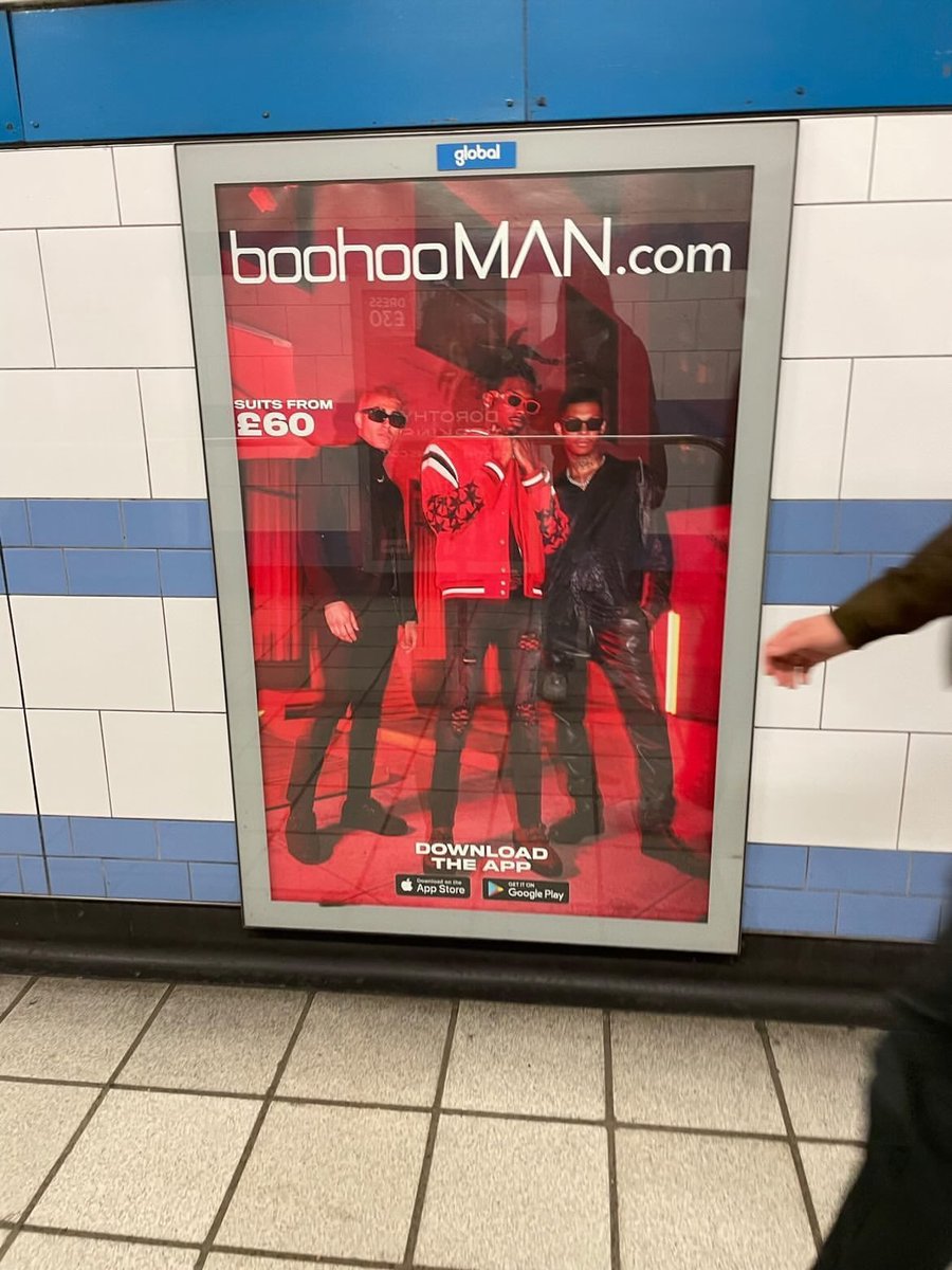 sovrennn's tweet photo. told my mama they jus put me on a poster in london!🇬🇧🎸#noidols https://t.co/O46ymqHZOx