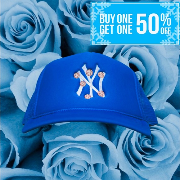 elifer09's tweet photo. So good I had to share! Check out all the items I'm loving on @Poshmarkapp from @CygnusiaFan @MairaDejesus14 #poshmark #fashion #style #shopmycloset #lids #gbgirls: https://t.co/yS2aPQfg14 https://t.co/WSJxE9R7Tw