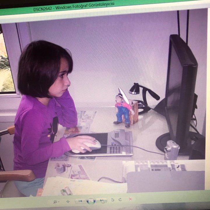 yapacagım 3 sayfalık sunum icin 20dk boyunca slayt tasarımı secerken me